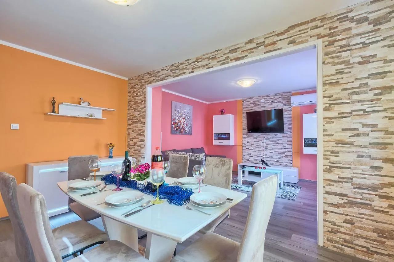 Apartman Modry 0*, Pula Croatia